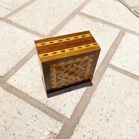 Small Vintage Inlayed Marquetry Wooden Box. - Picture 3 of 8